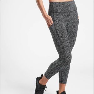 Athleta Ultimate Train 7/8 Tight, sz L